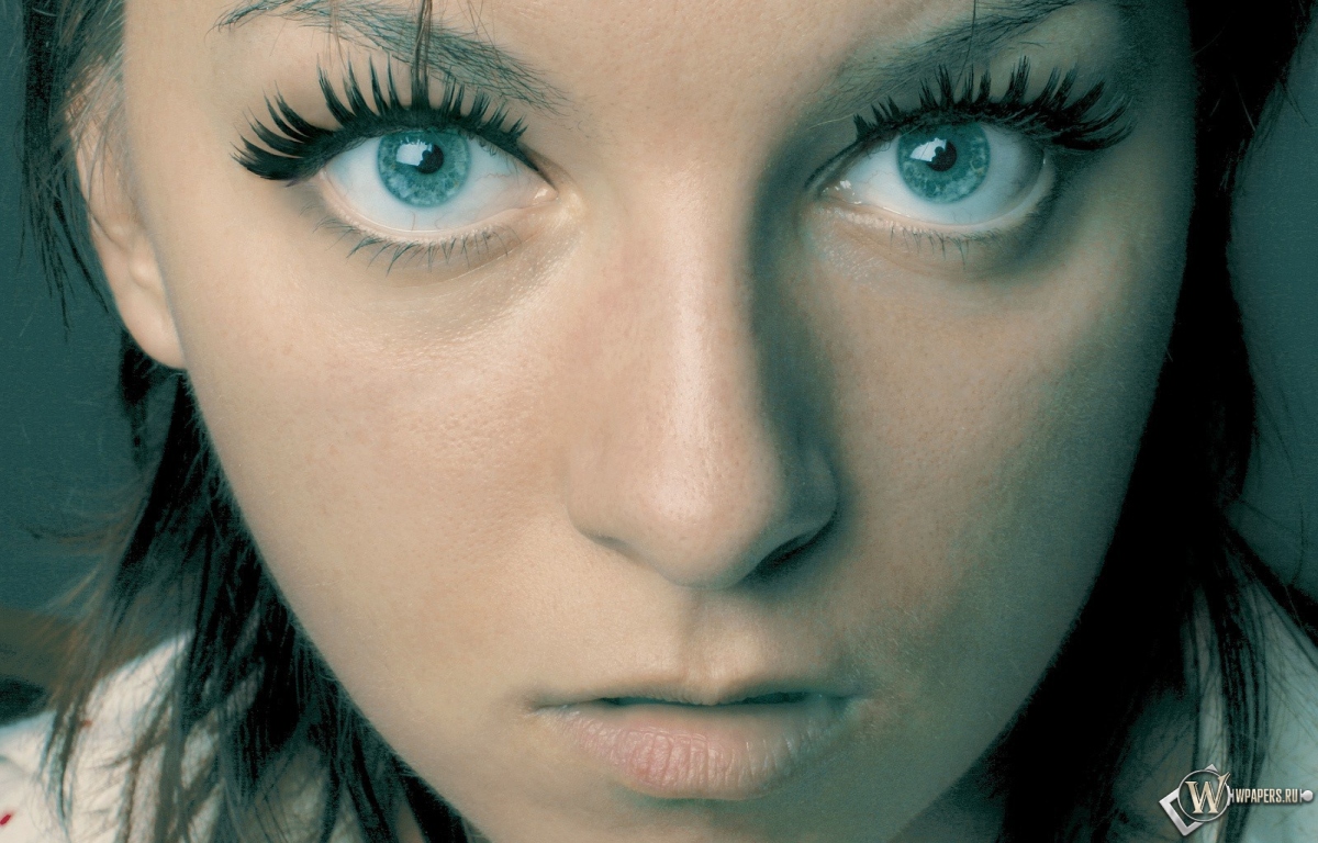 Девушка с голубыми глазами 1200x768