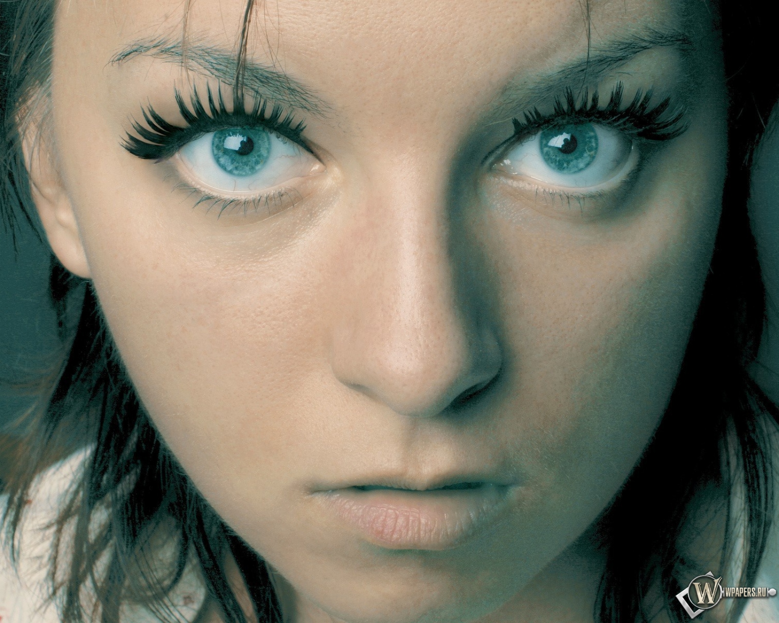 Девушка с голубыми глазами 1600x1280