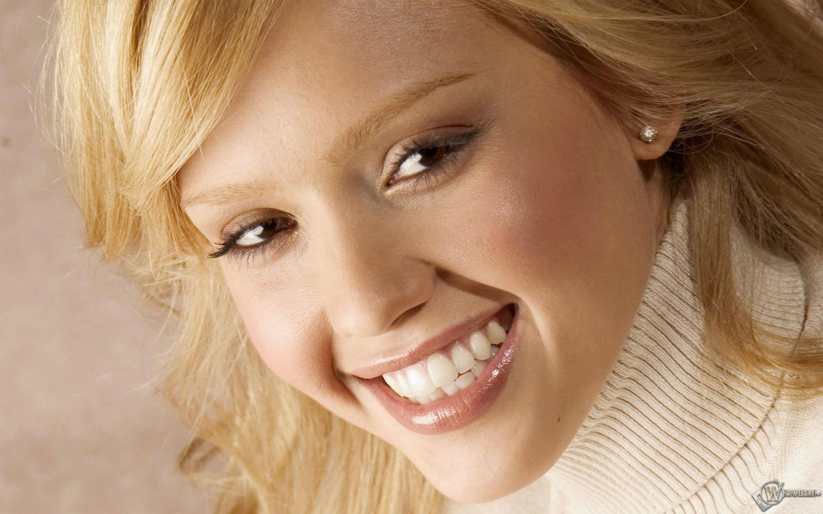 Jessica Alba smile 1680x1050