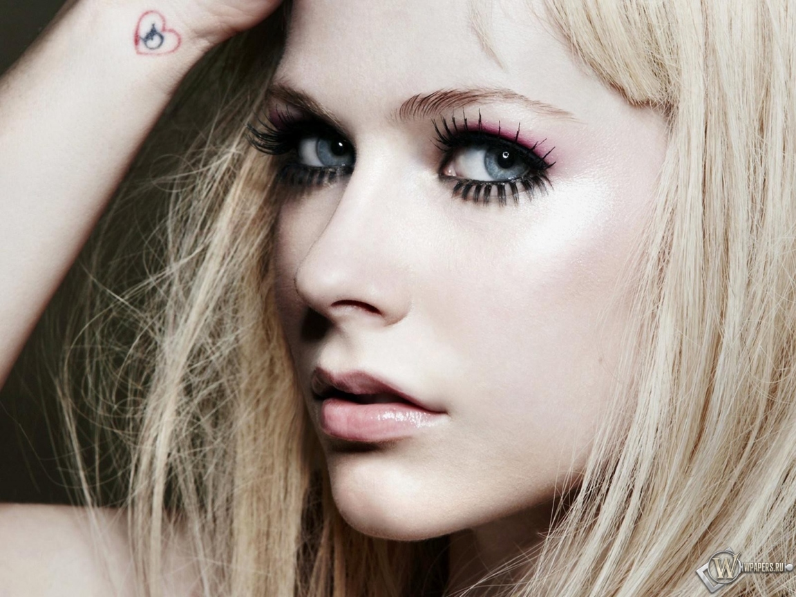 Avril Lavigne 1152x864