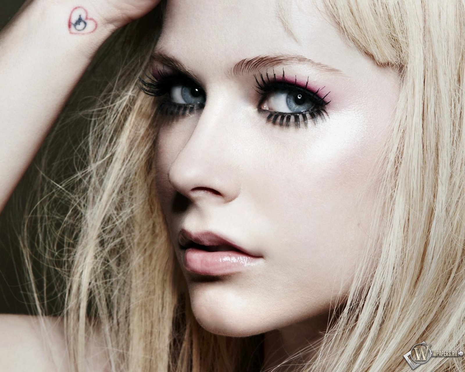 Avril Lavigne 1600x1280