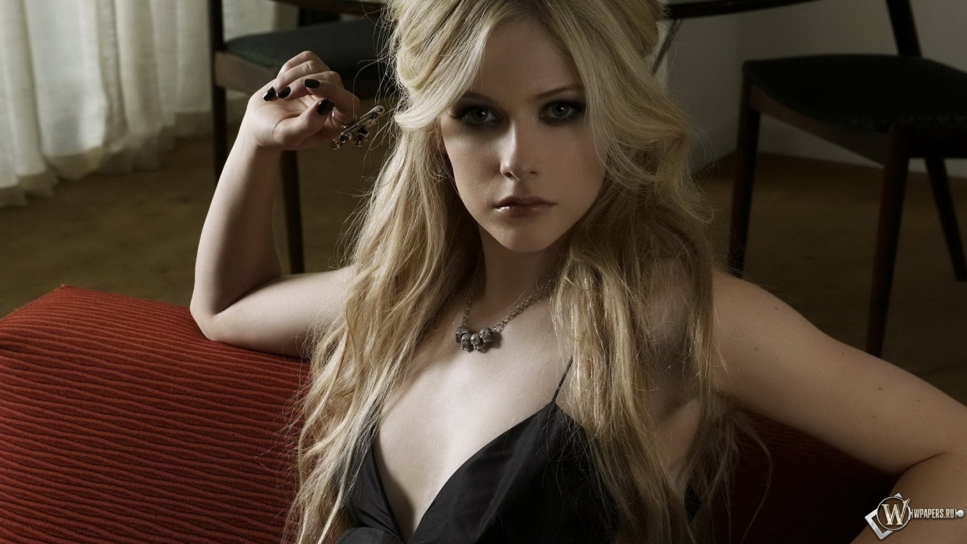 Avril Lavigne 1366x768