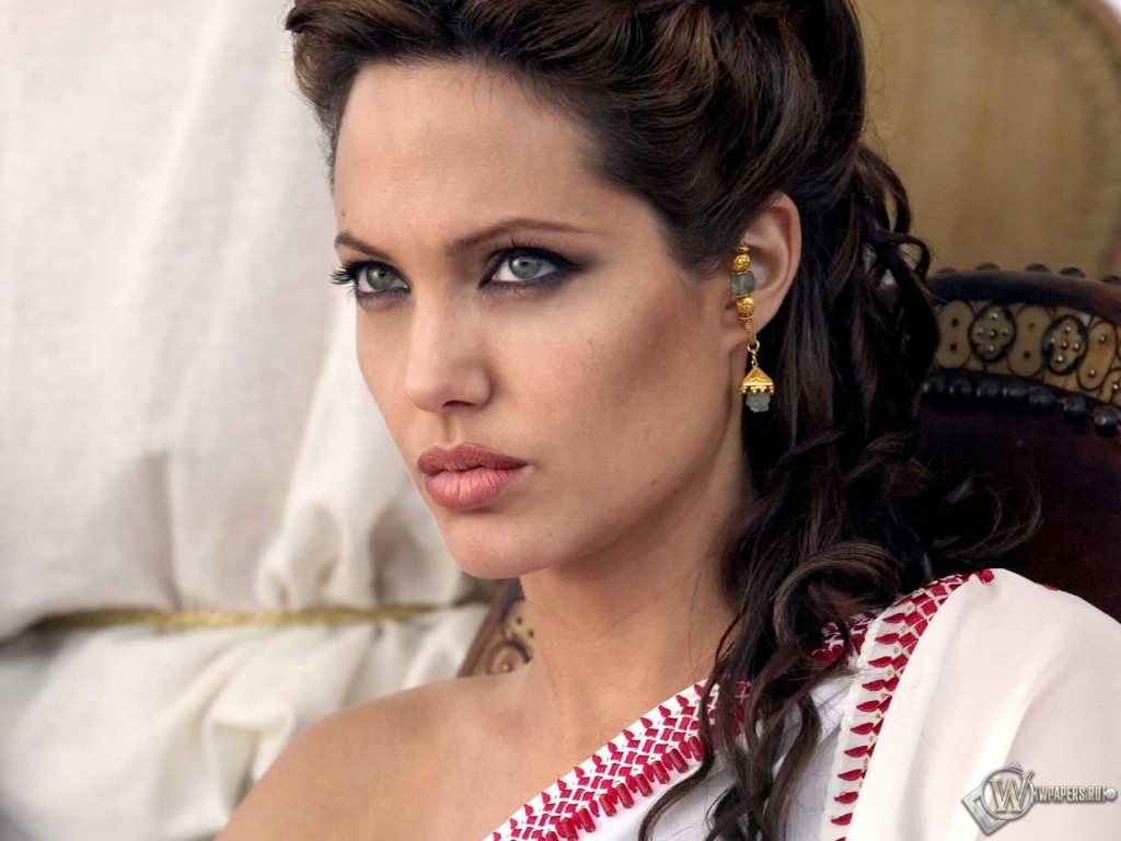 Angelina Jolie 1024x768