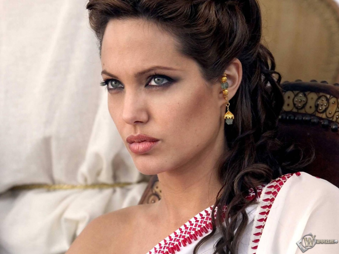 Angelina Jolie 1152x864