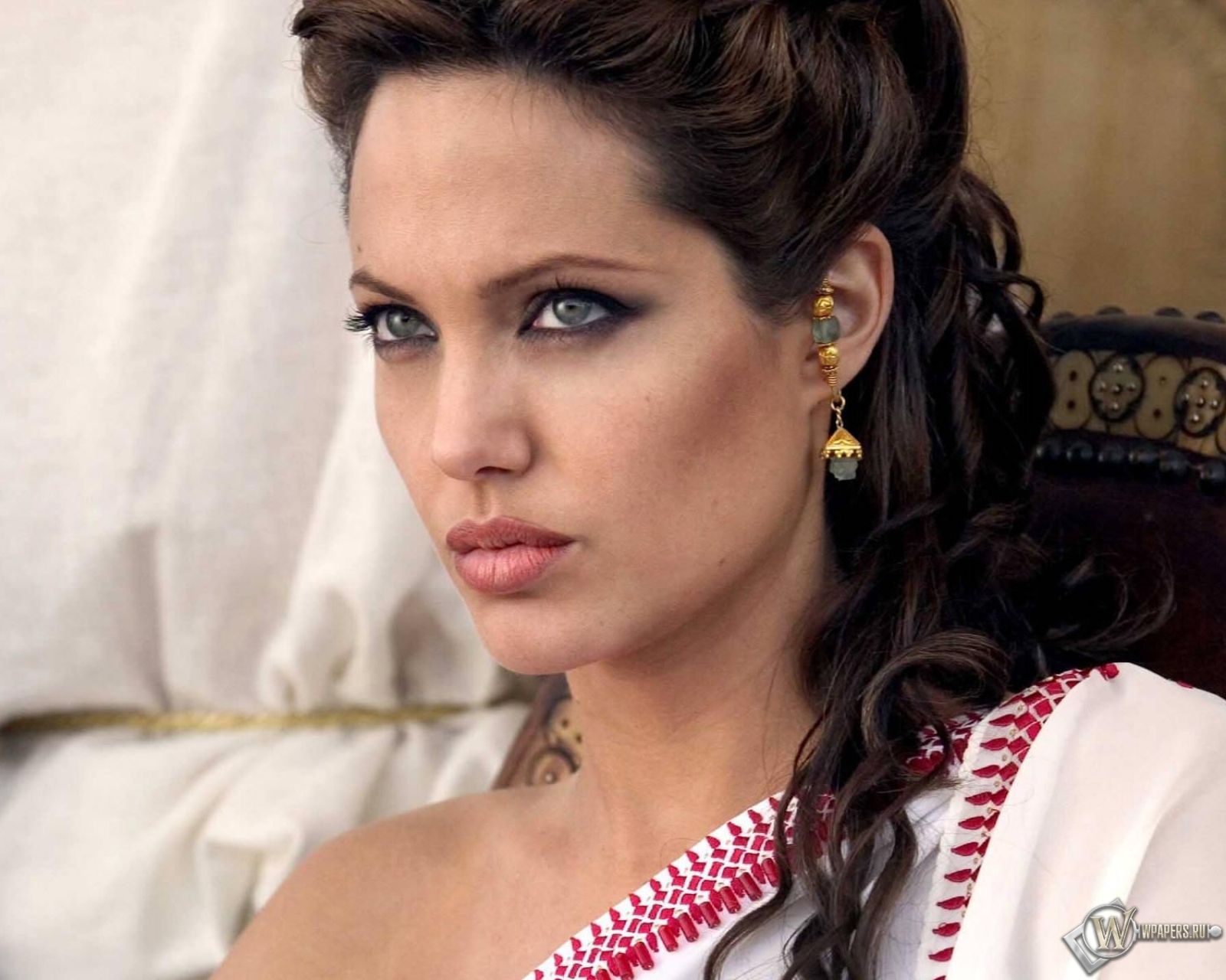 Angelina Jolie 1600x1280
