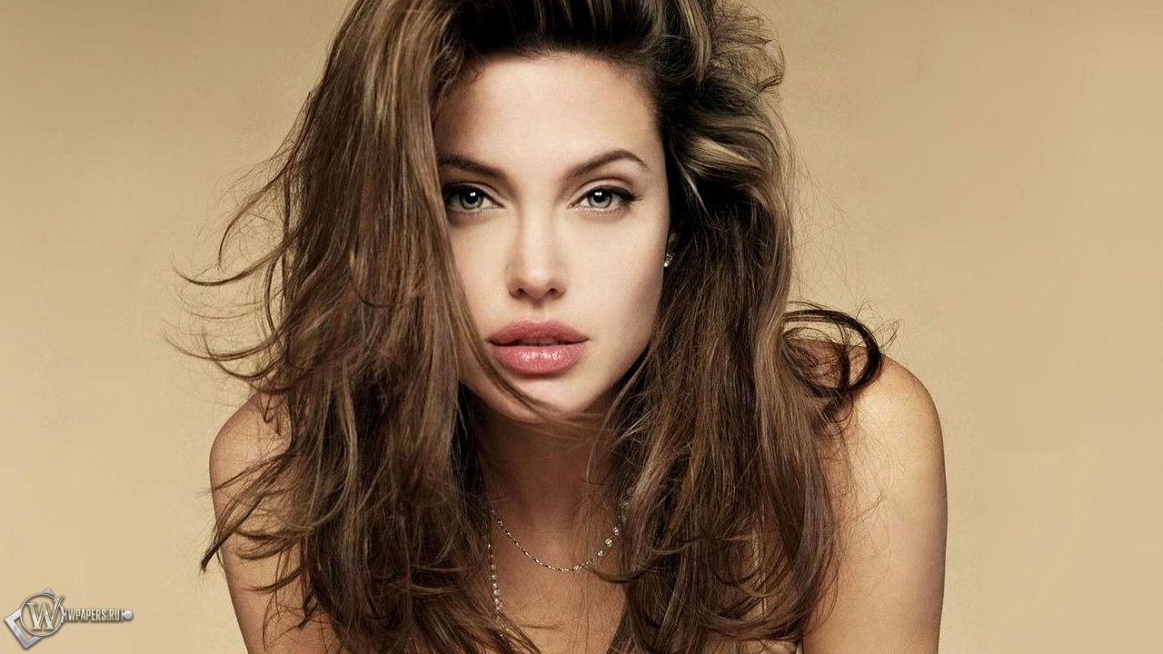 Молодая Angelina Jolie 1280x720