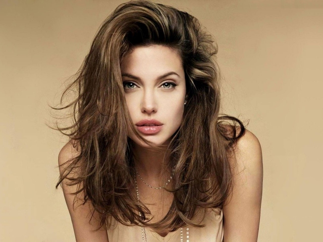 Молодая Angelina Jolie