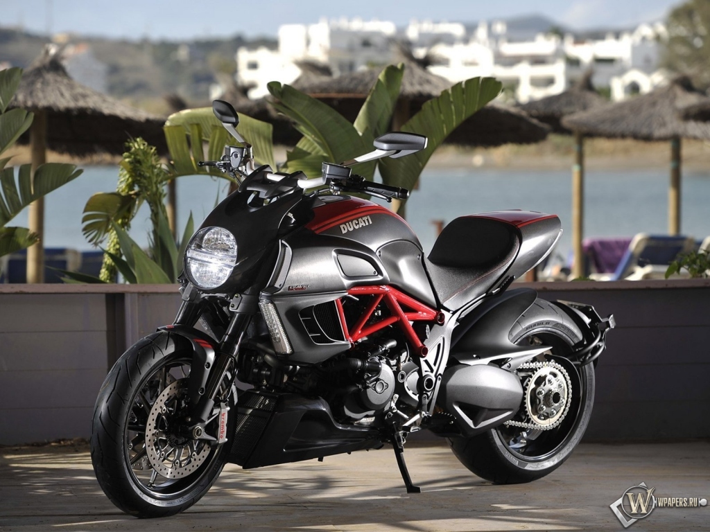 Мотоцикл Ducati 1024x768