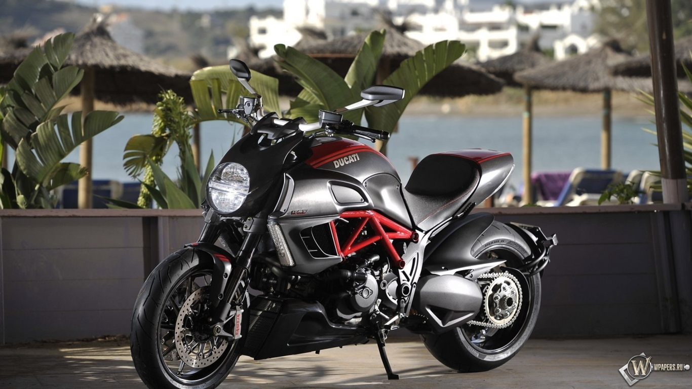 Мотоцикл Ducati 1366x768