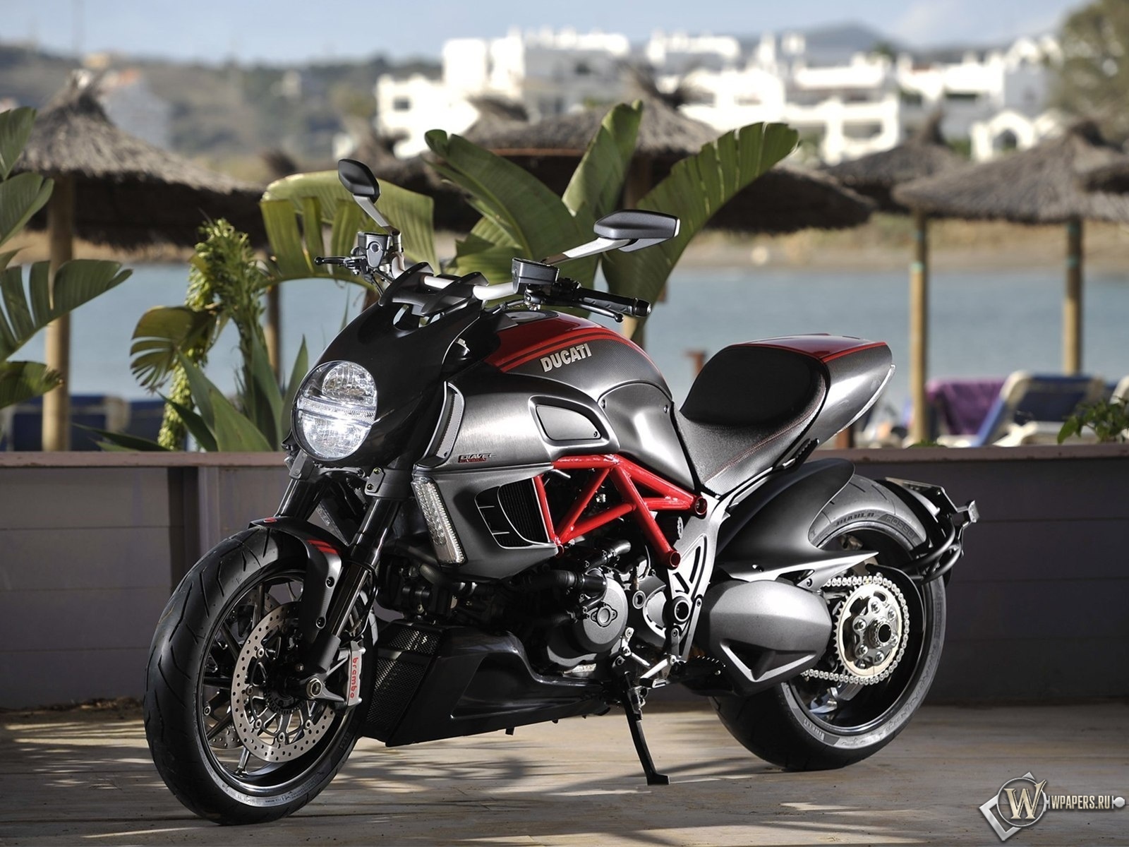 Мотоцикл Ducati 1600x1200