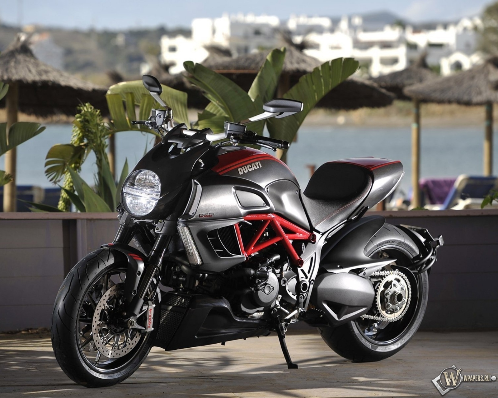 Мотоцикл Ducati 1600x1280