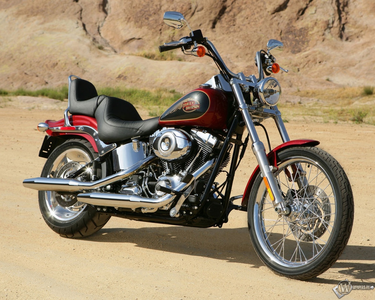 Красный Harley-Davidson 1280x1024