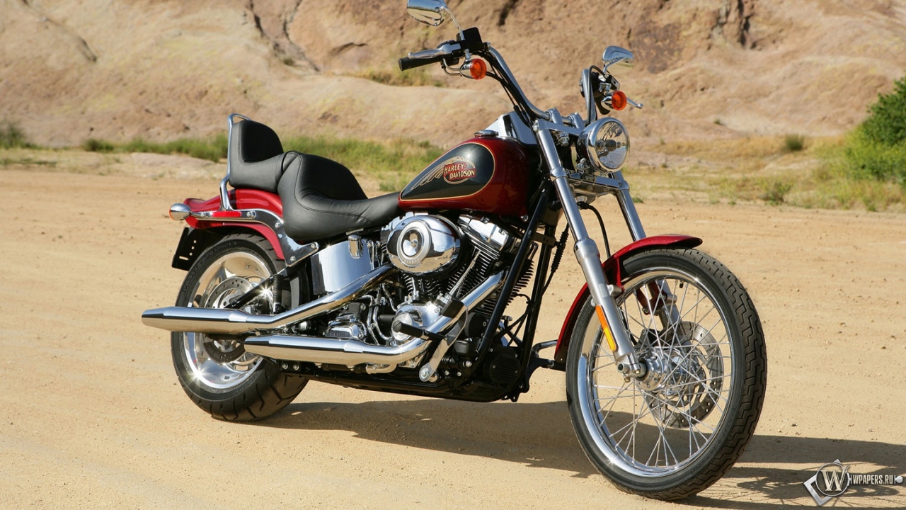 Красный Harley-Davidson 1280x720