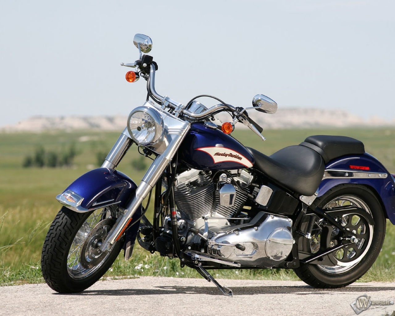 Тёмно-синий Harley-Davidson 1280x1024