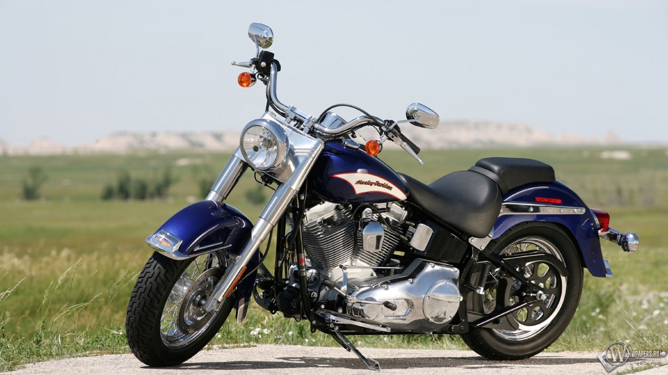 Тёмно-синий Harley-Davidson 1366x768