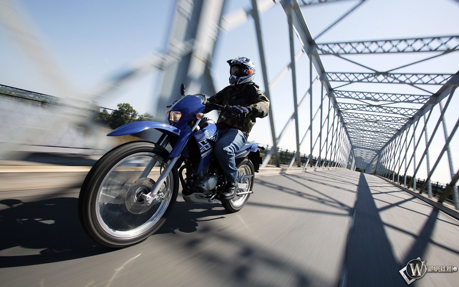 Мотоцикл на мосту 1920x1200