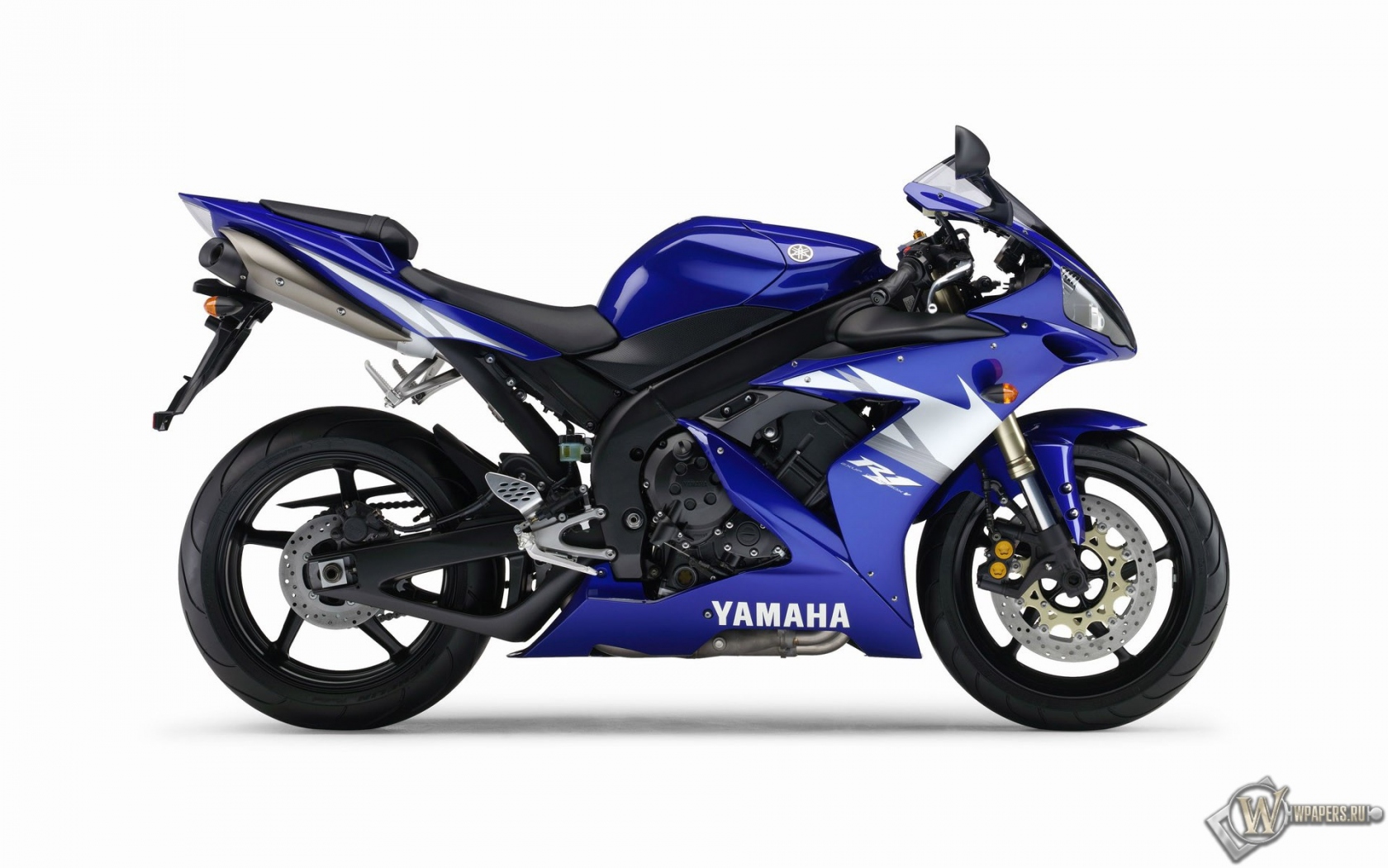 Синий спортивный Yamaha 1680x1050