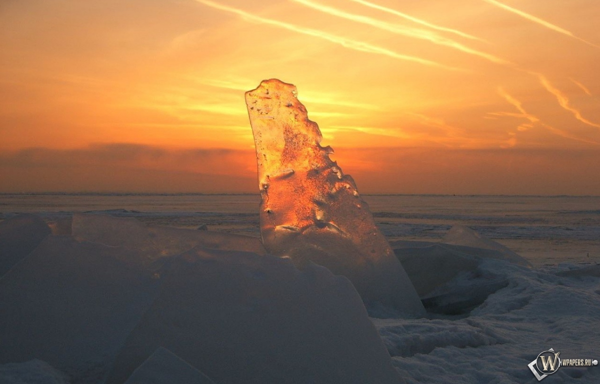 Прозрачный лёд на закате 1200x768