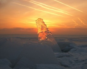 Обои Прозрачный лёд на закате: Лёд, Снег, Закат, Природа