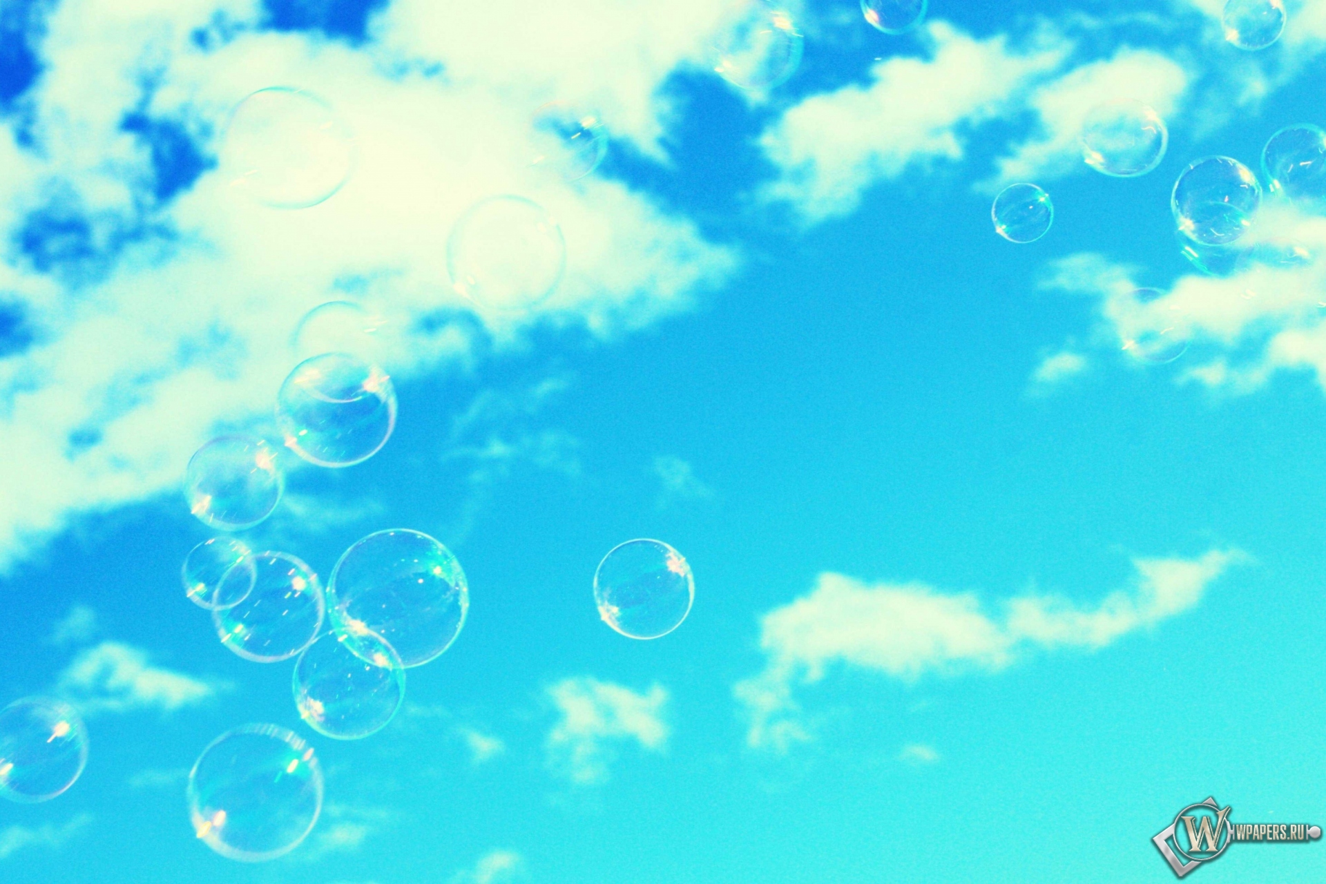 Мыльные пузыри в небе 1920x1280