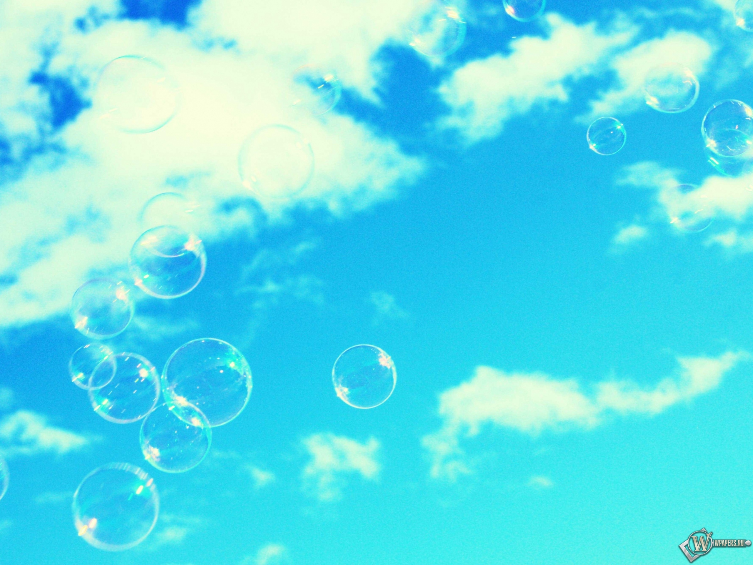 Мыльные пузыри в небе 2560x1920
