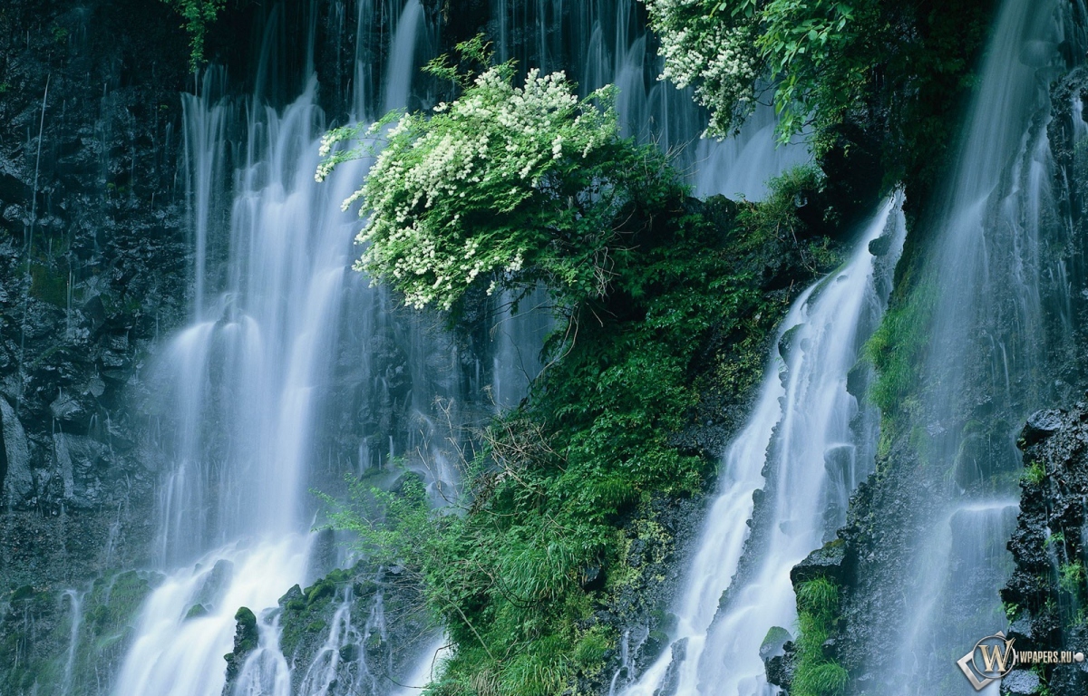 Водопад Японии 1200x768