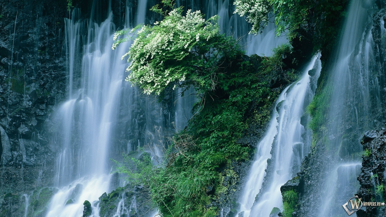 Водопад Японии 1280x720