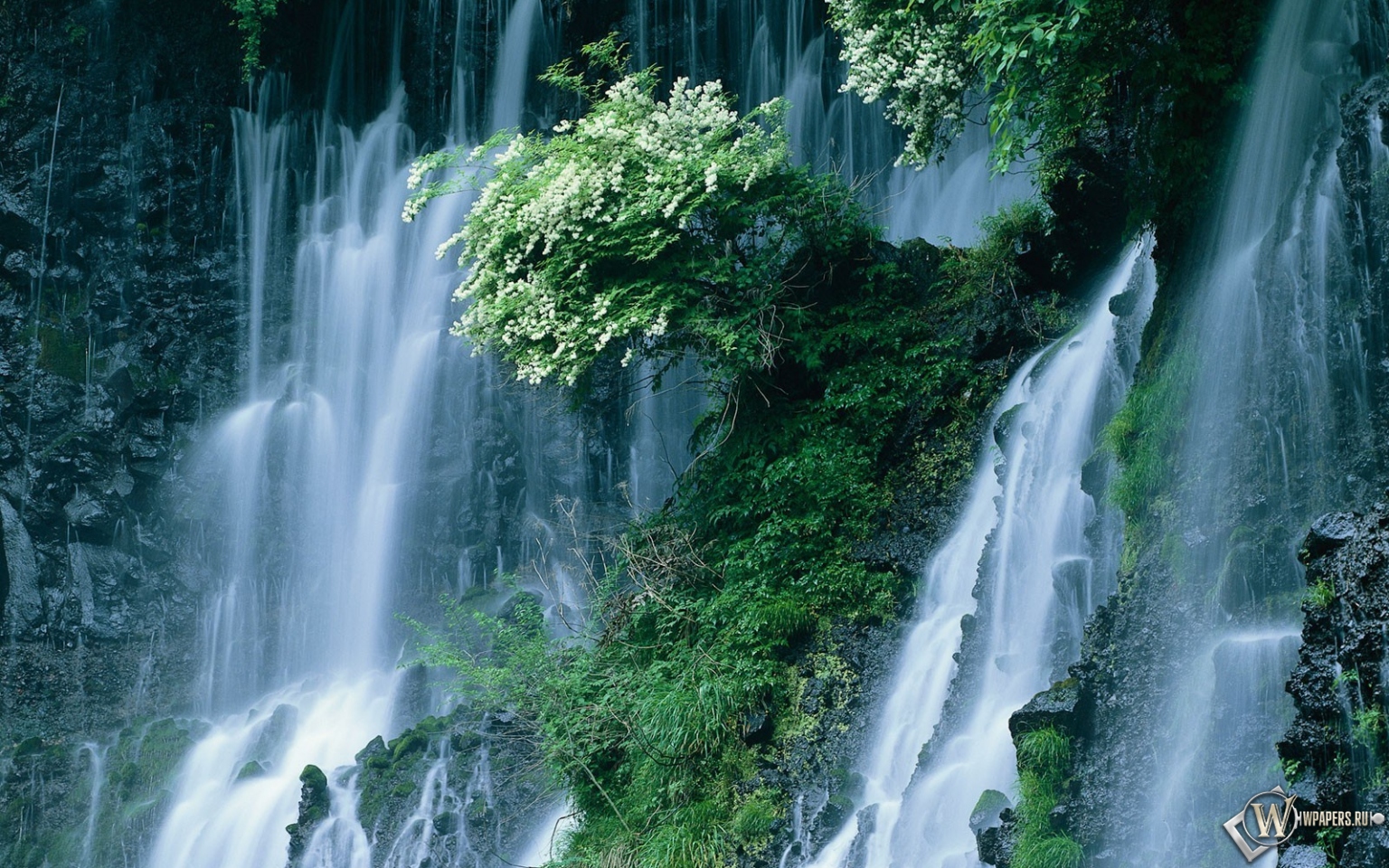 Водопад Японии 1536x960