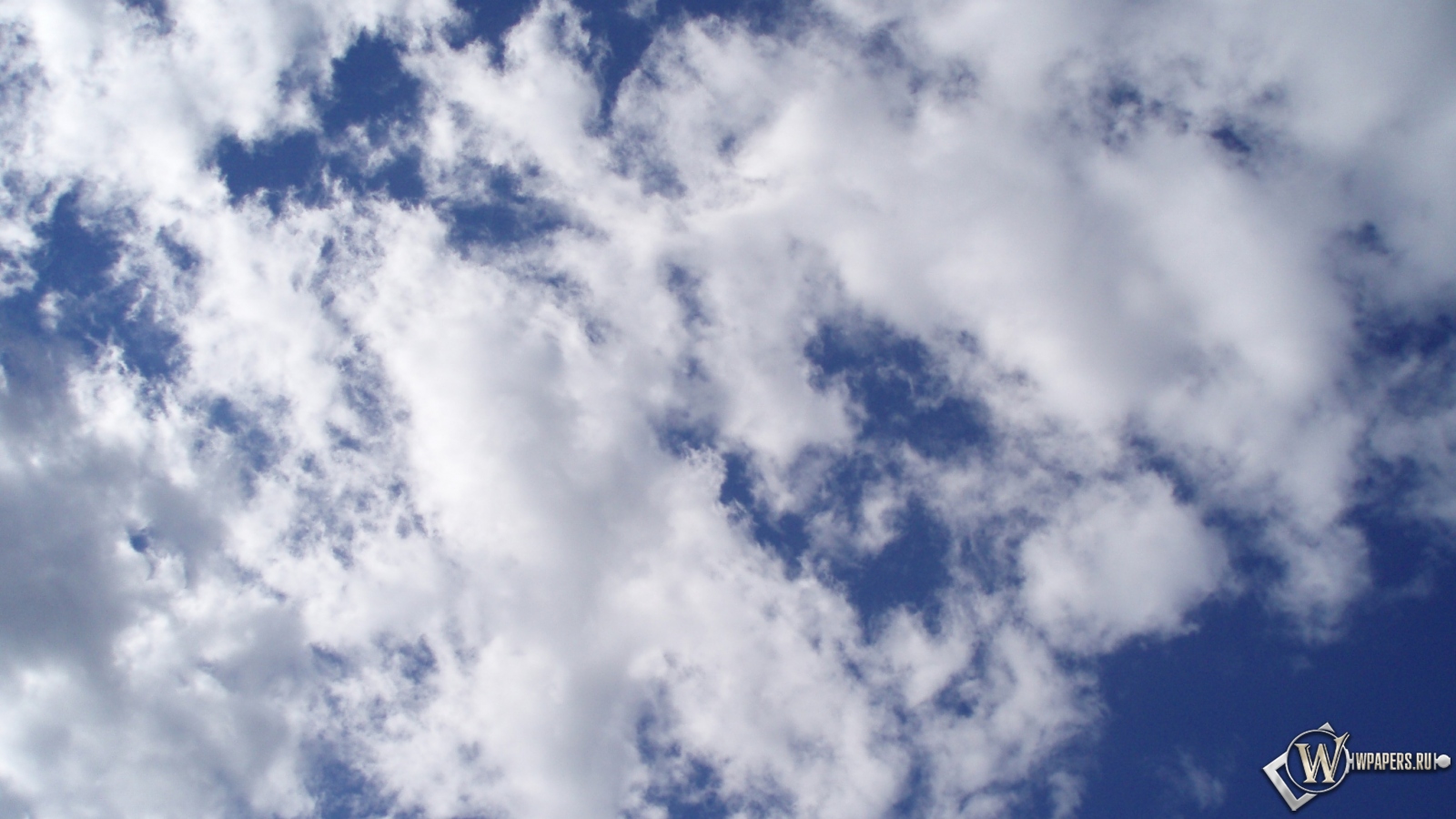 Облака на небе 1600x900