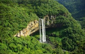 Обои Caracol Falls: Горы, Зелень, Водопад, Природа