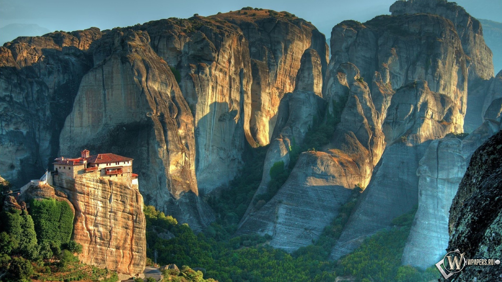 Монастырь в Метеоре Греция 1600x900