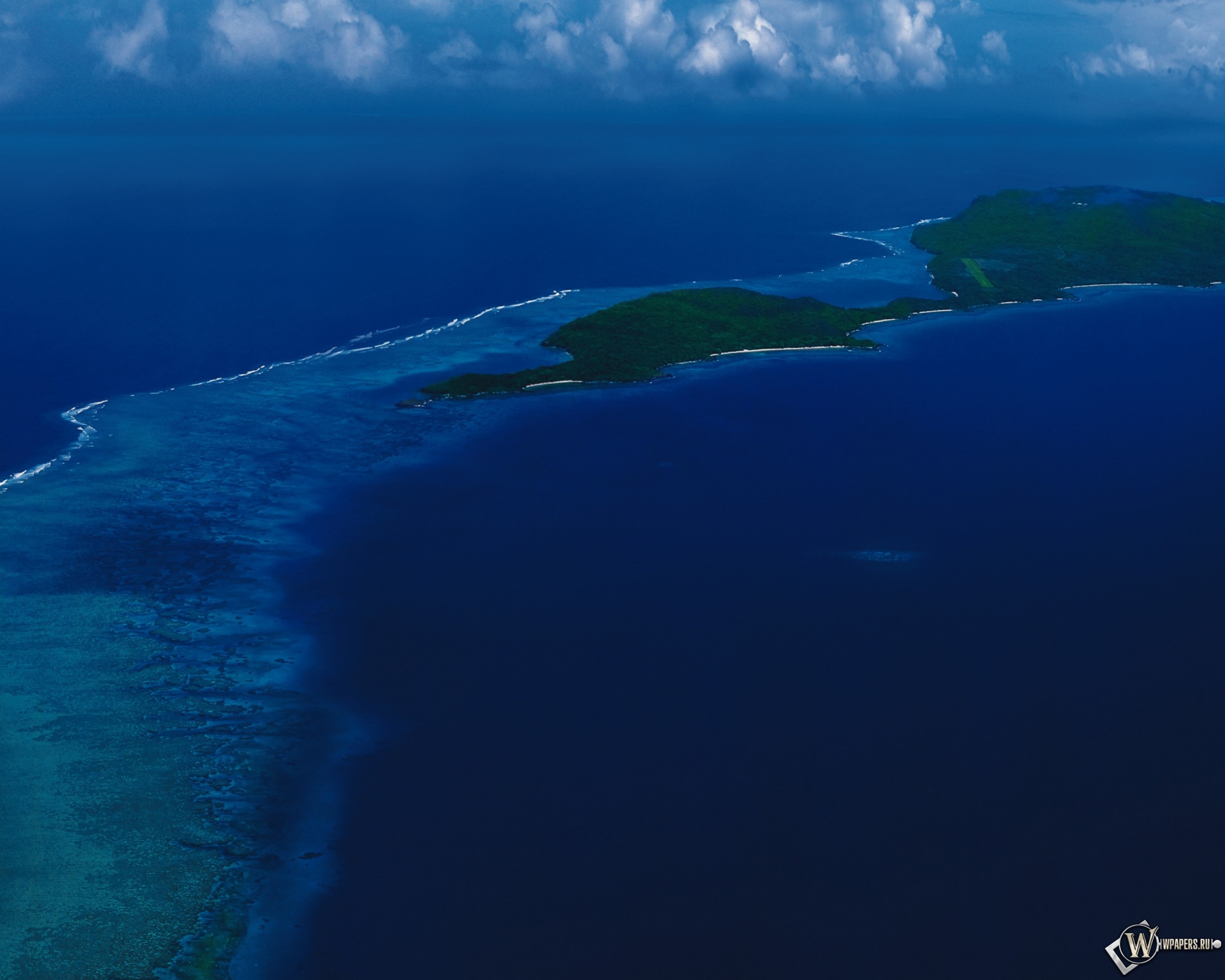 Воды карибских островов. Карибское море. Атлантический океан. Острова Атлантического океана. Остров на рабочий стол.