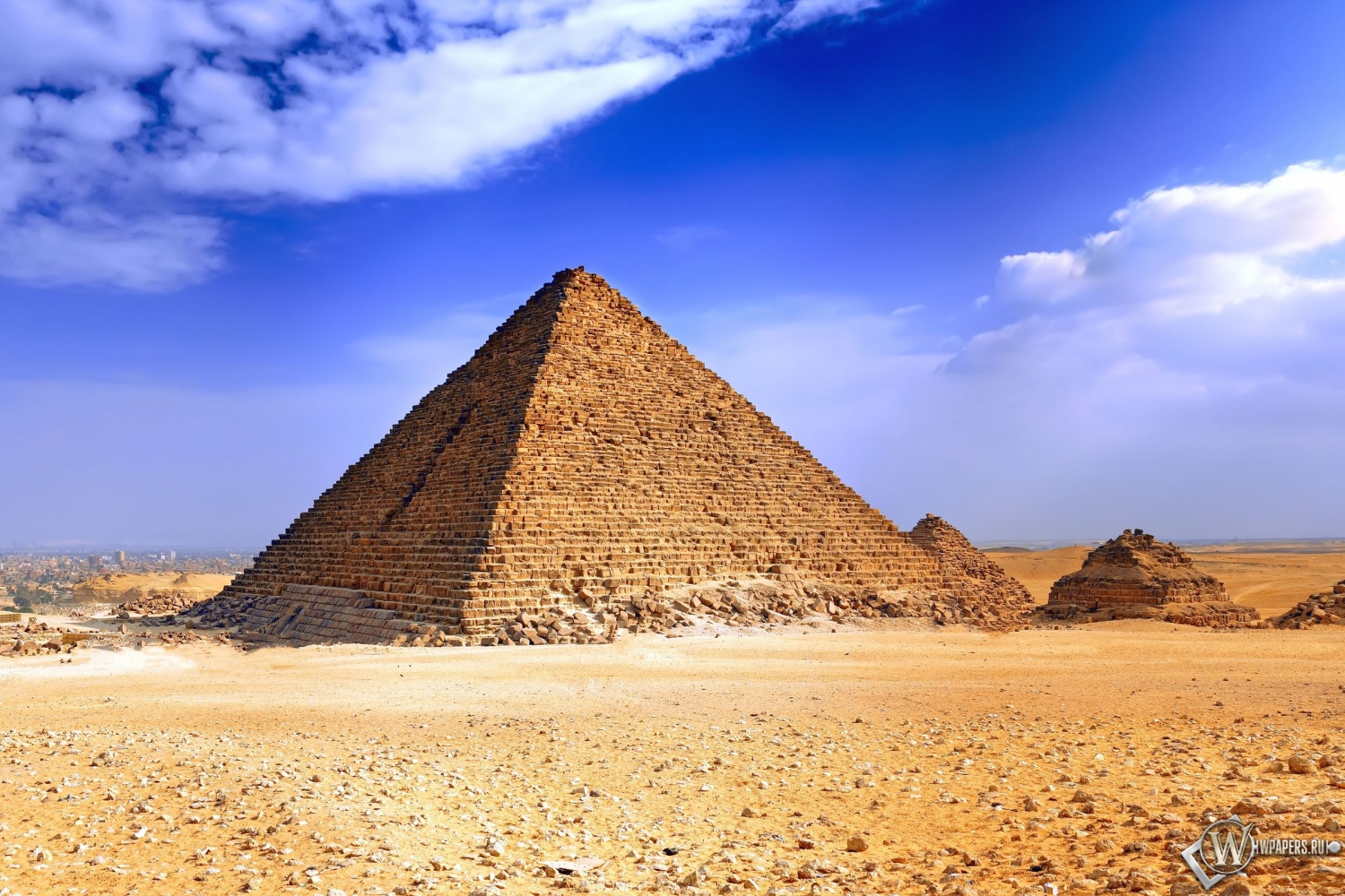 Пирамида 1500x1000