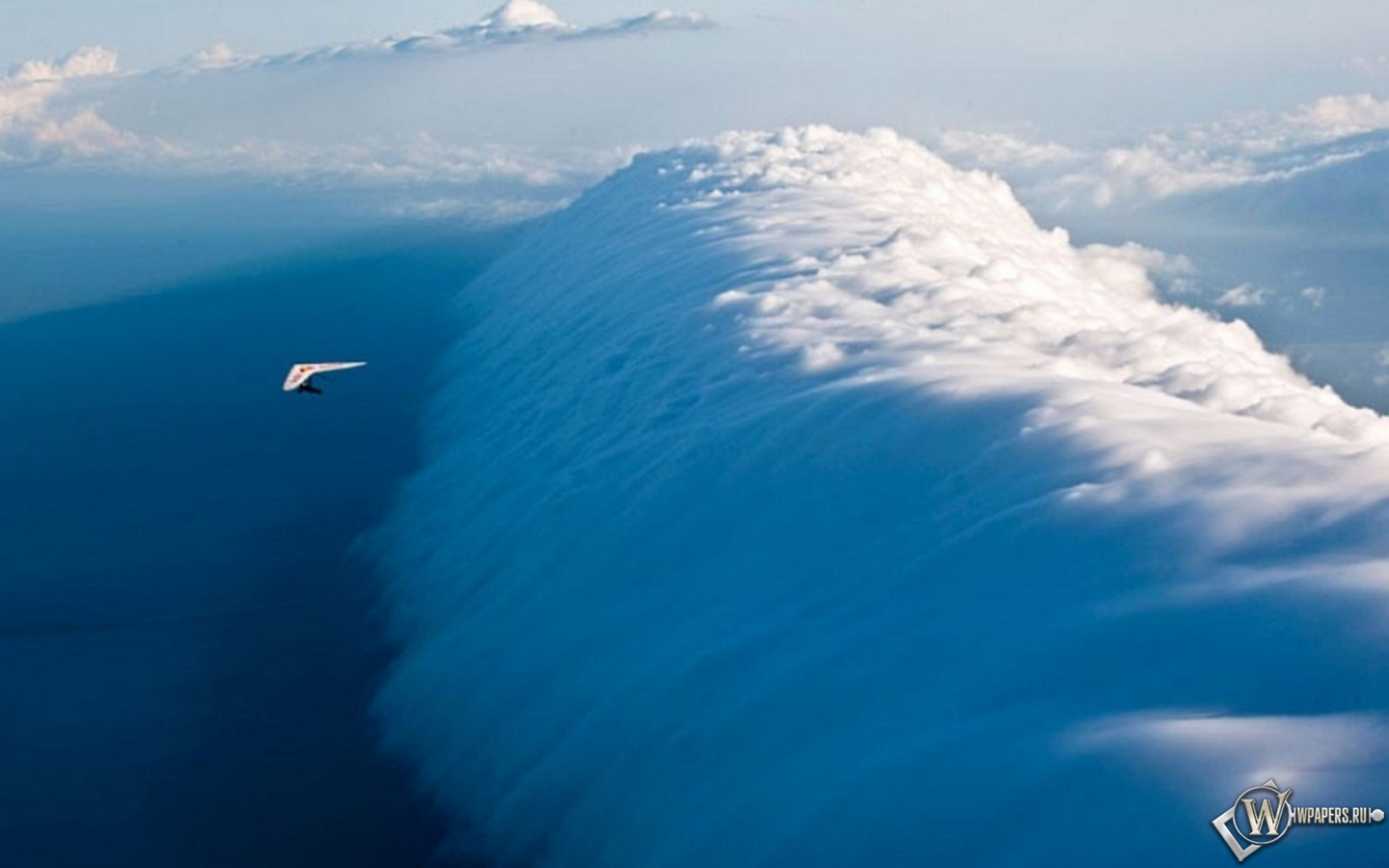 Волна из облаков 1440x900