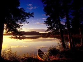 Обои Одинокая лодочка: Свет, Вода, Озеро, Лодка, Прочие пейзажи