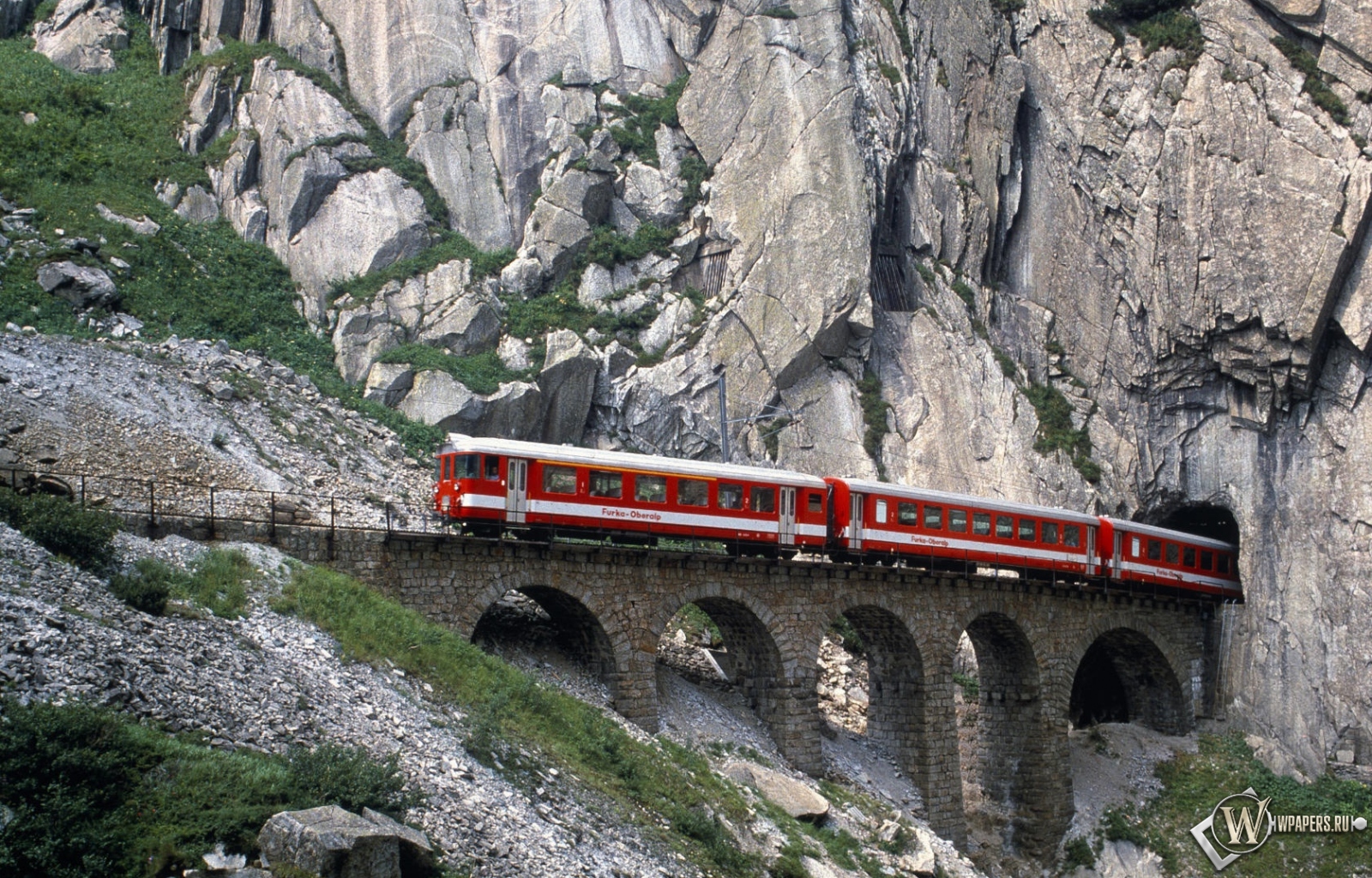 Железная дорога в Швейцарии 1600x1024