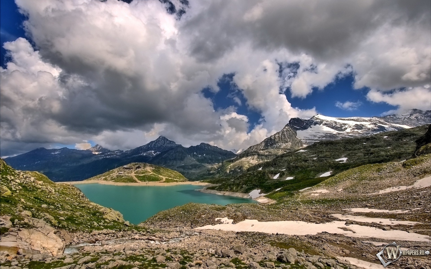 Озеро в горах 1440x900