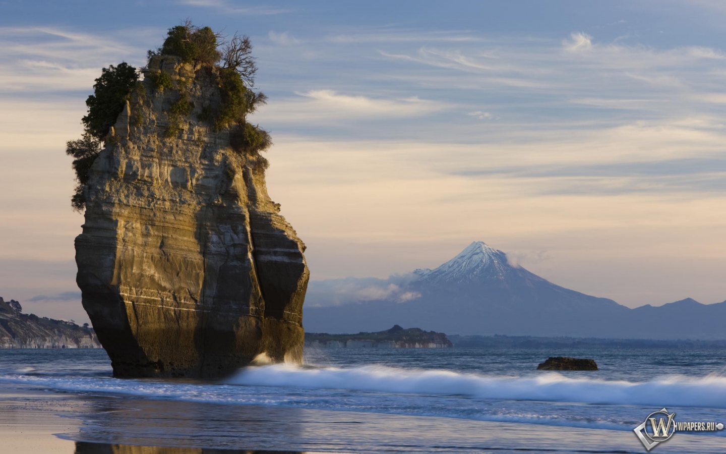 скала и гора таранаки в новой зеландии 1440x900