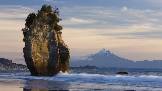 скала и гора таранаки в новой зеландии