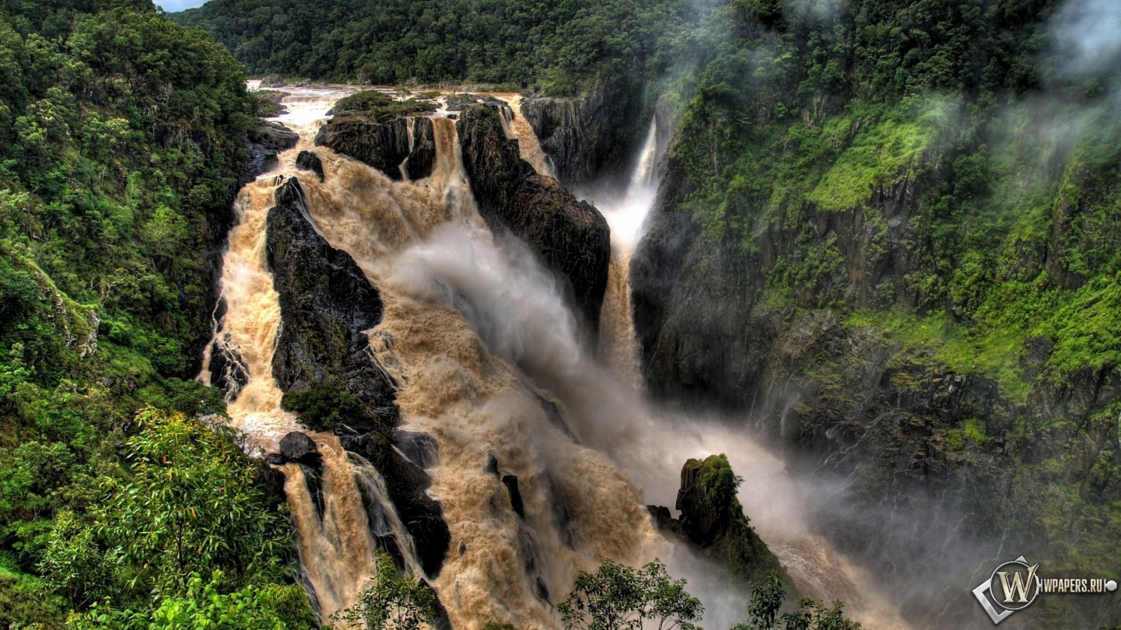 Грязный водопад 1600x900