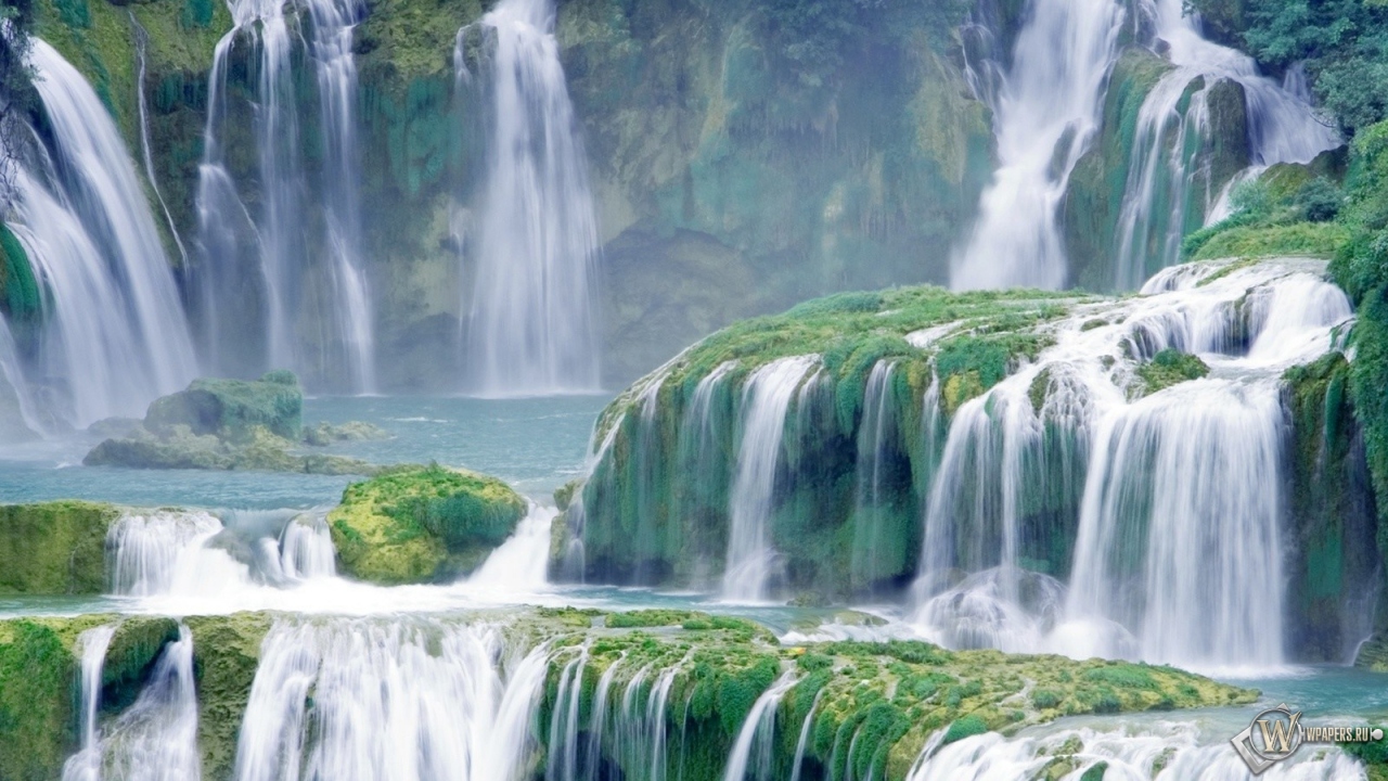Живописный водопад 1280x720