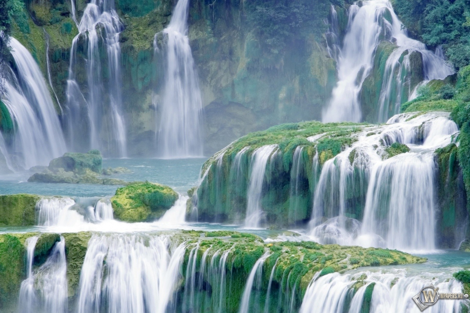 Живописный водопад 1500x1000