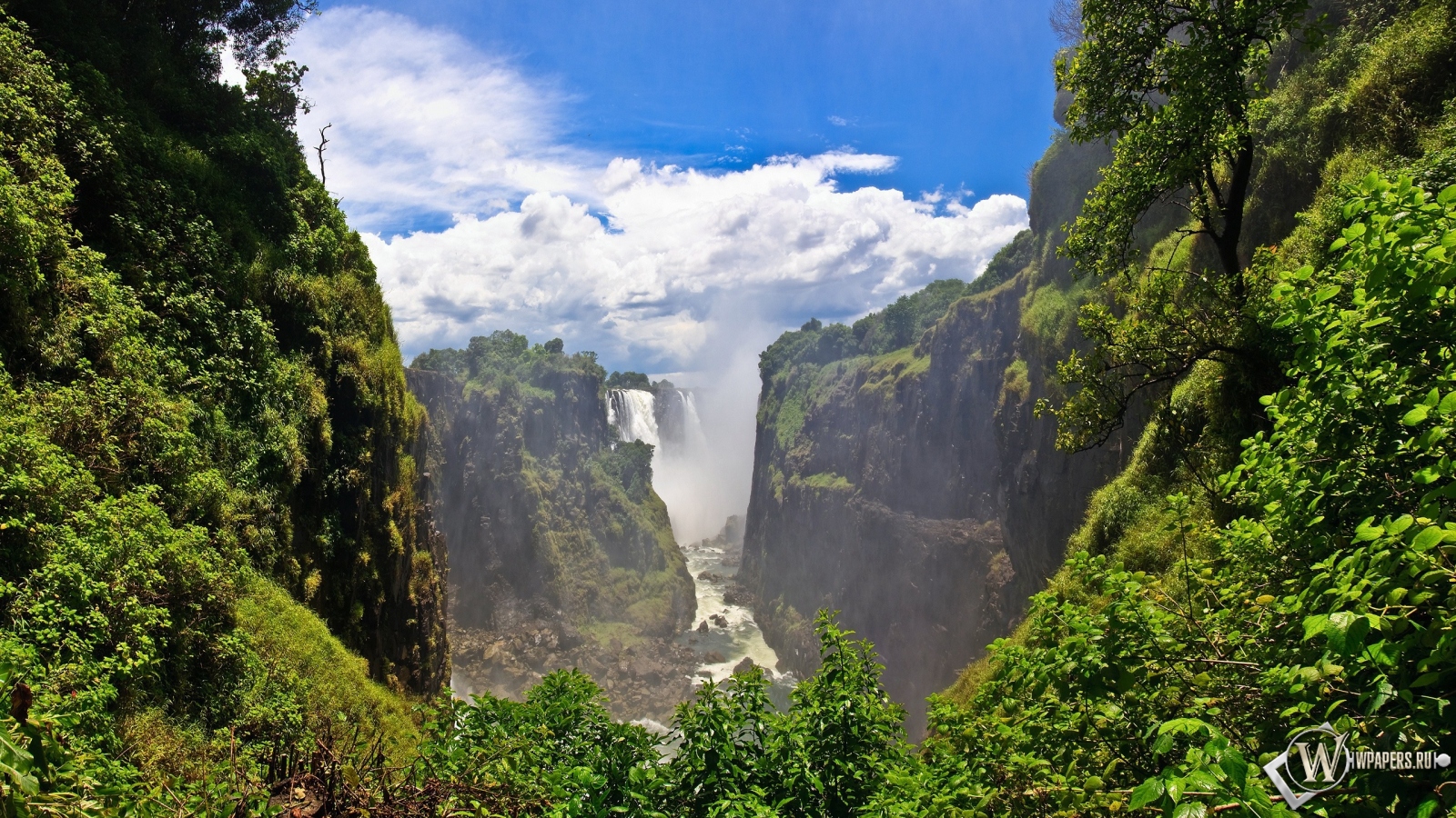Горный водопад 1600x900