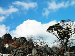 Обои Облака над снежными камнями: , Зима