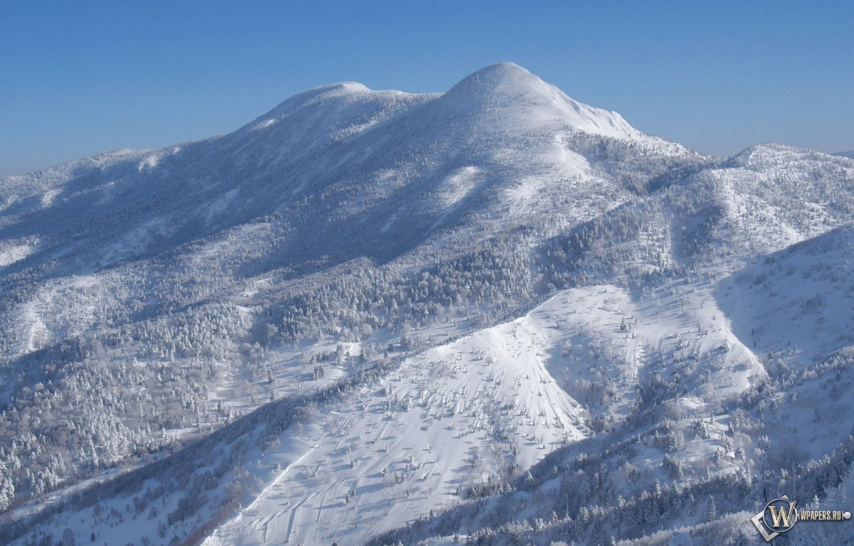 Снежный горный пейзаж гора ёкотэ 1200x768