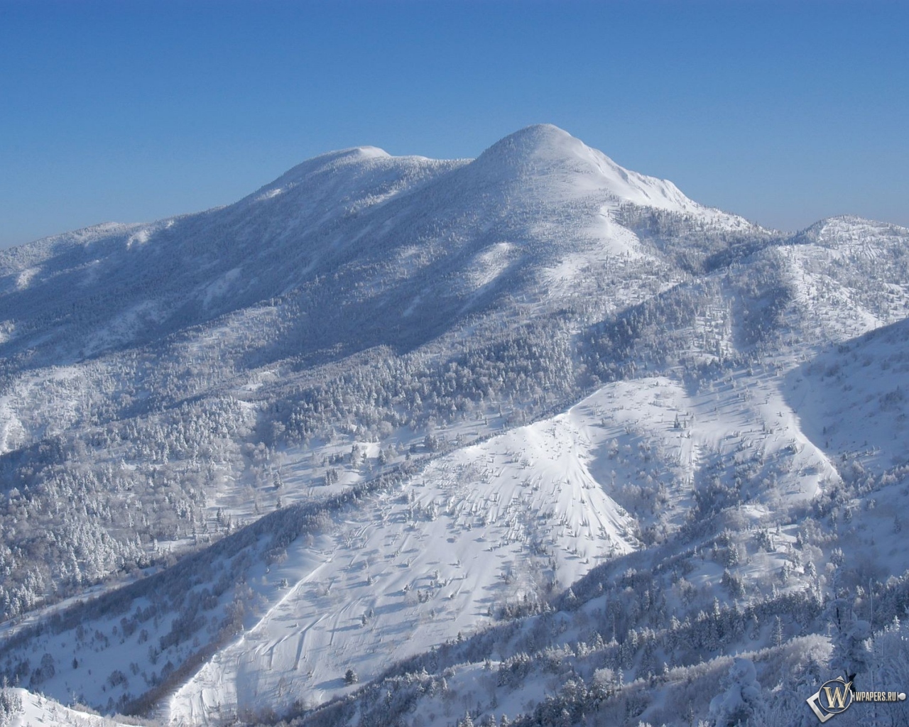 Снежный горный пейзаж гора ёкотэ 1280x1024