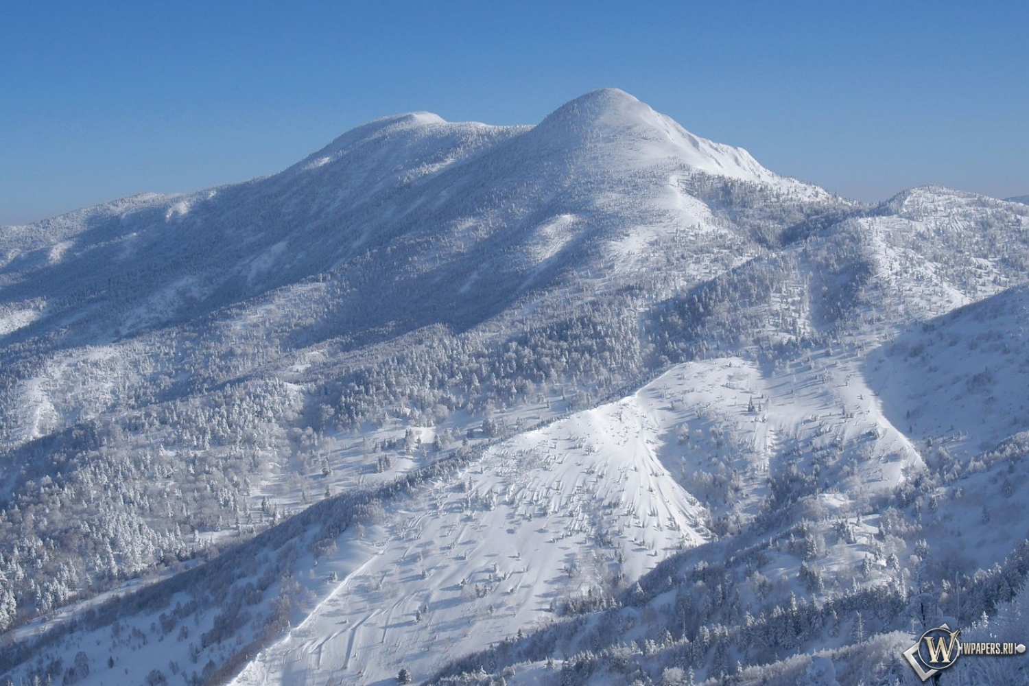 Снежный горный пейзаж гора ёкотэ 1500x1000