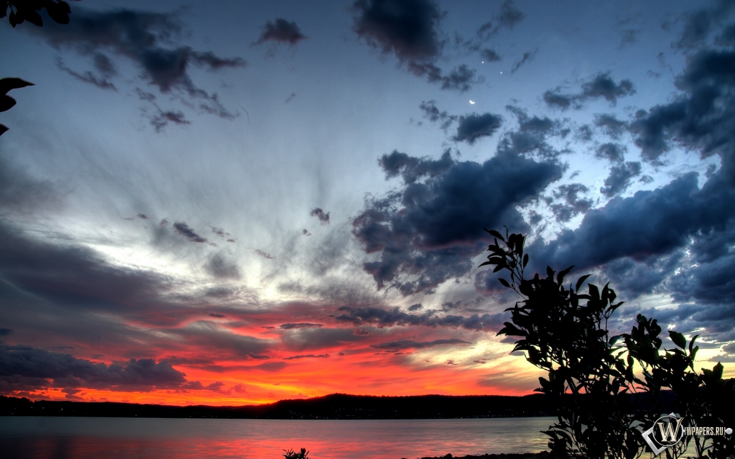 Закат над озером 1440x900