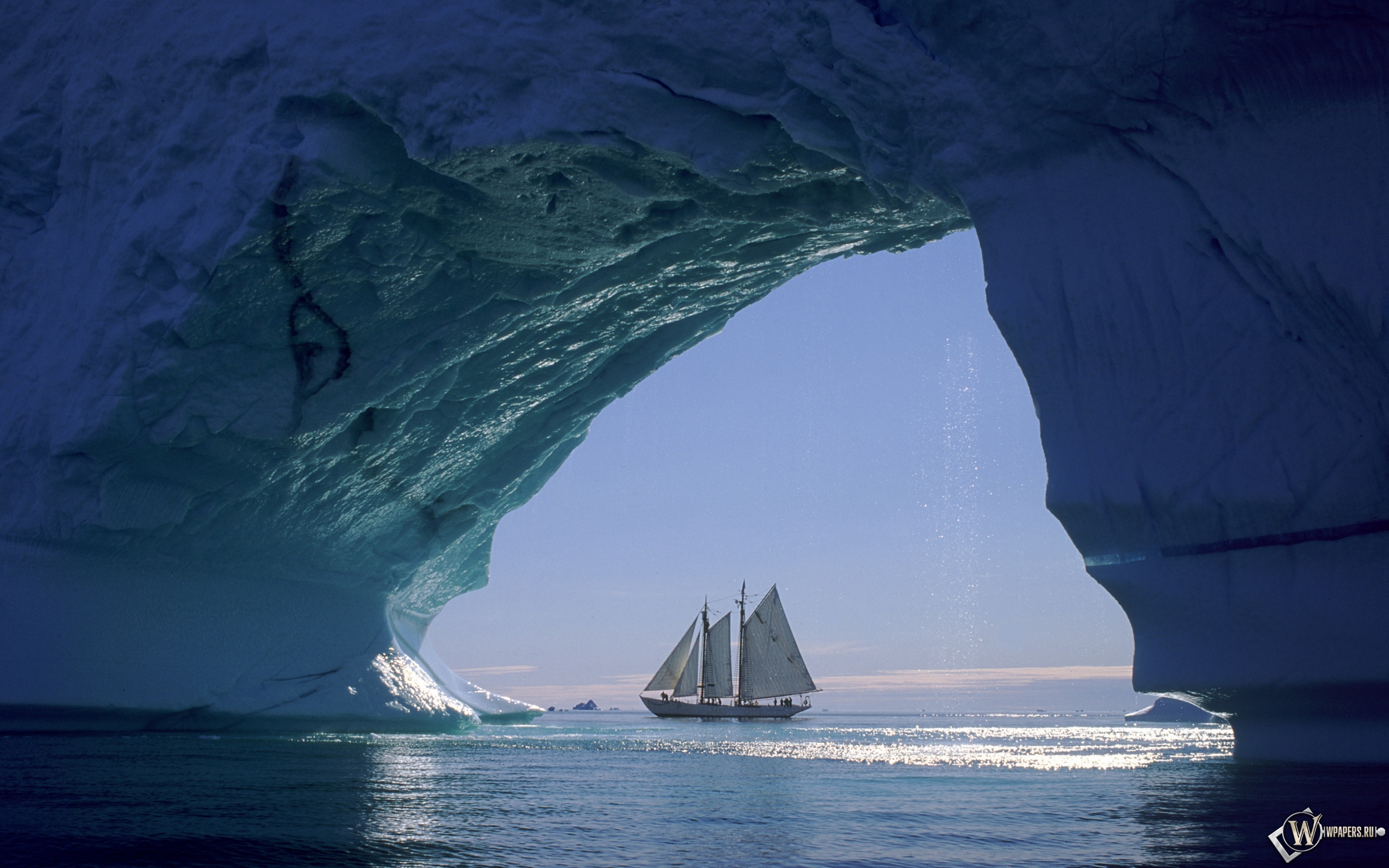 Arctic sailing 2880x1800