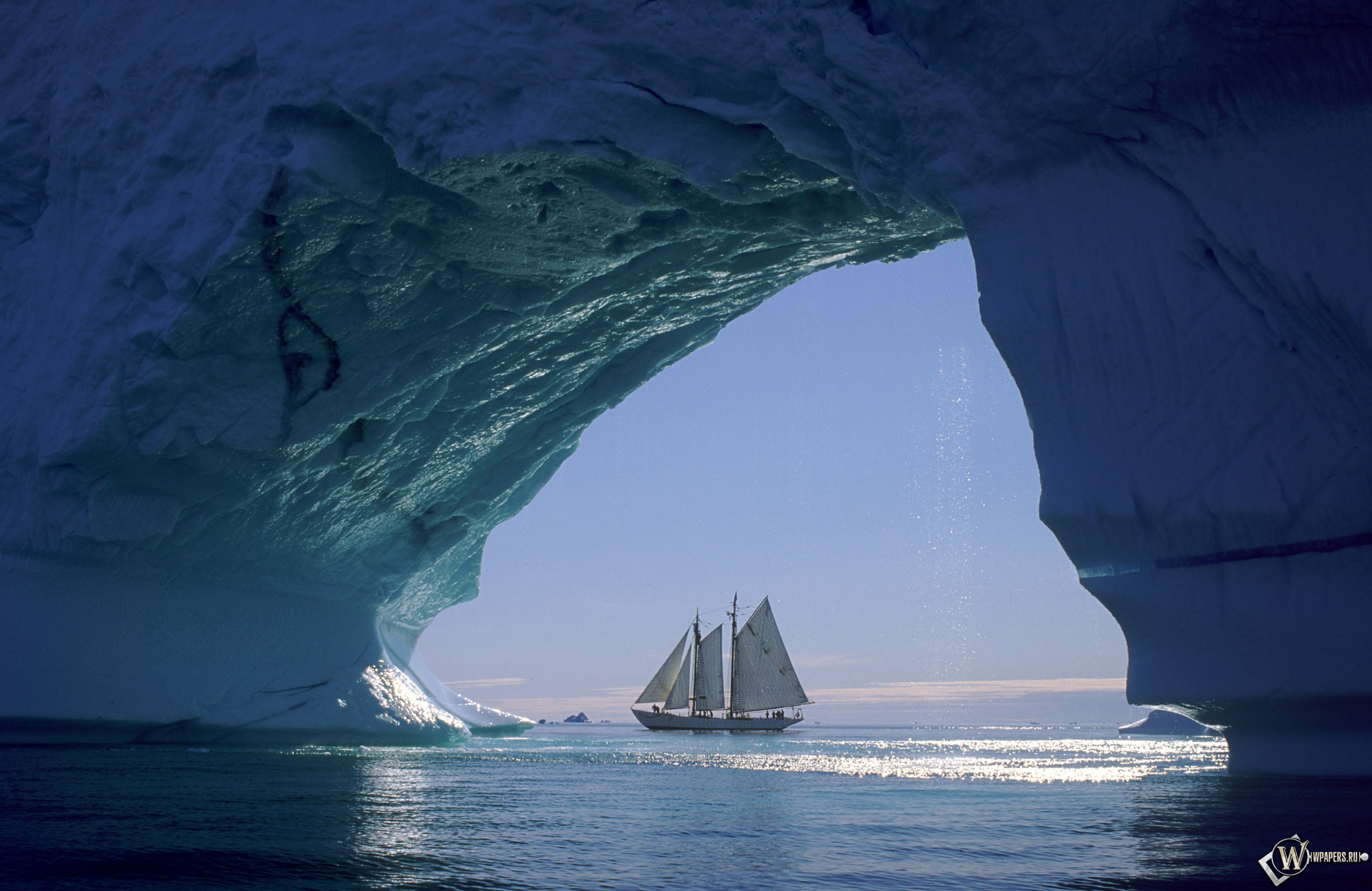 Arctic sailing 3024x1964